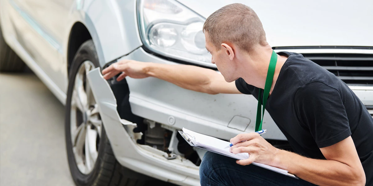What Steps Should Be Taken in Case of Damage to a Rental Car?
